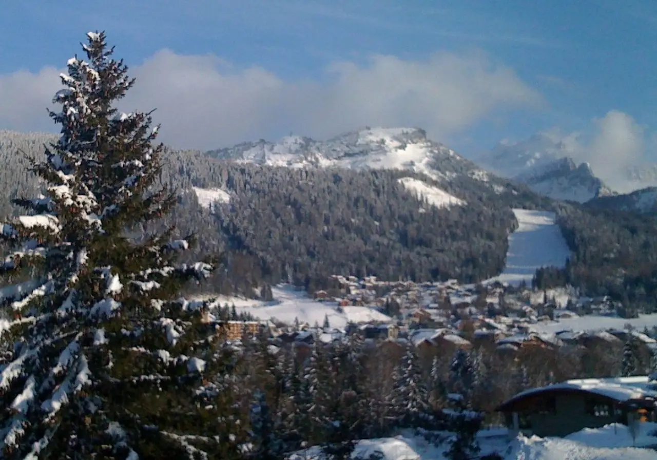 Les Carroz, location AEC Collection