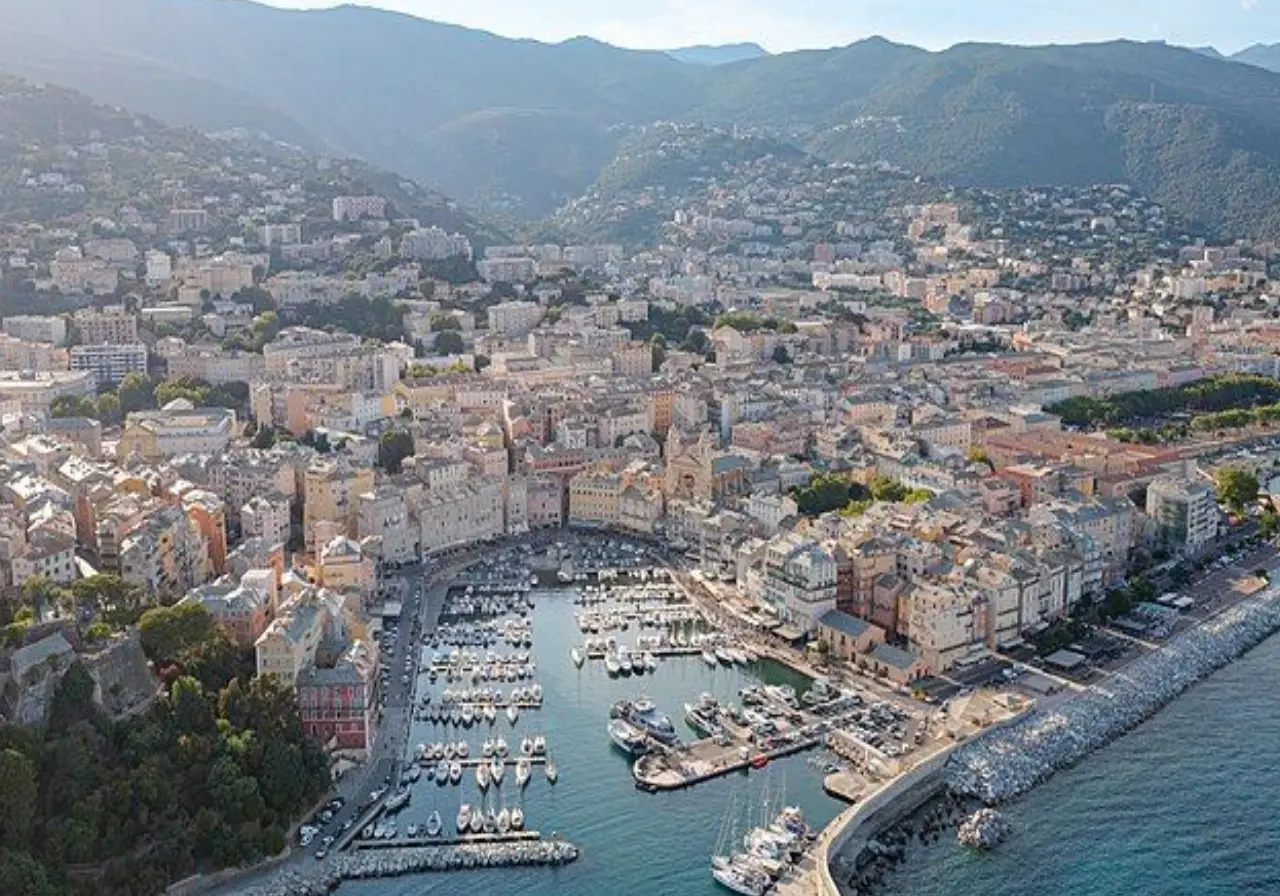 Bastia, location AEC Collection