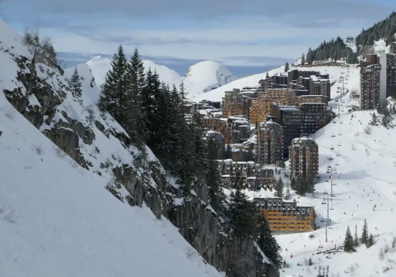 Avoriaz, location AEC Collection